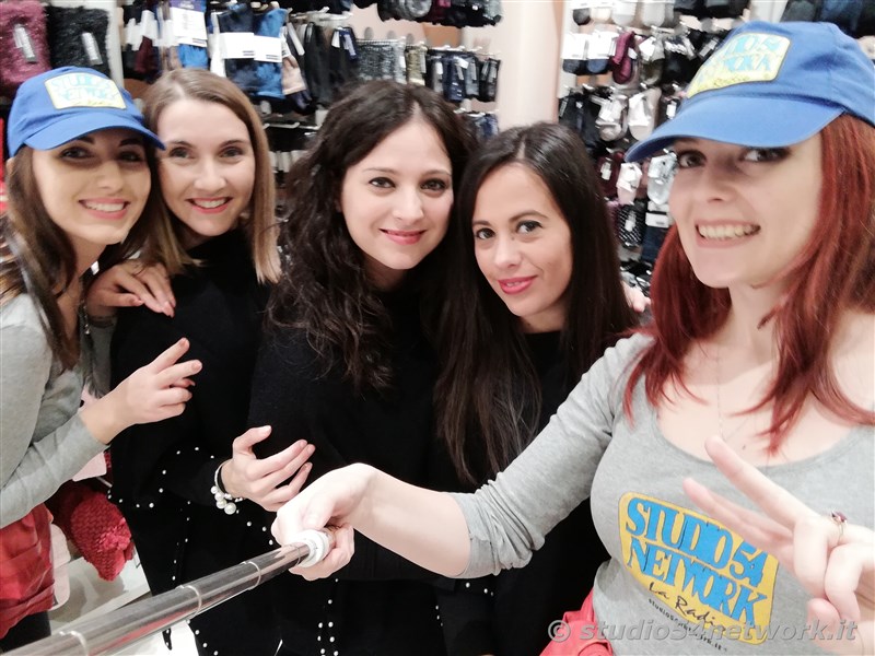 Soldout alla Notte Bianca 2018 del centro commerciale La Gru, con Biondo e Studio54network